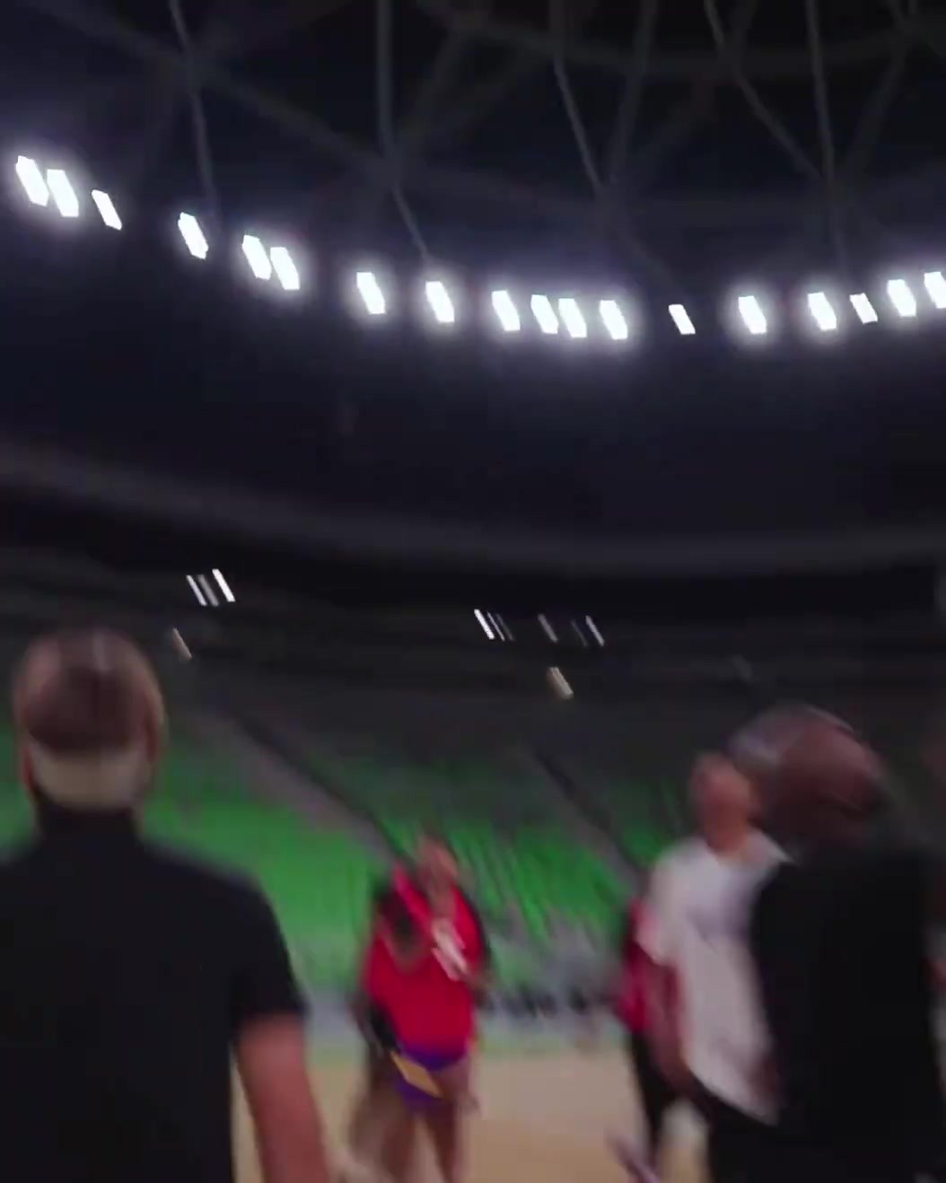 &ldquo;球霸&rdquo;东：你们最好把球传给我，这里我说的算。哈哈...
